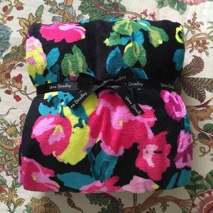NWT Floral Plush Throw Blanket
